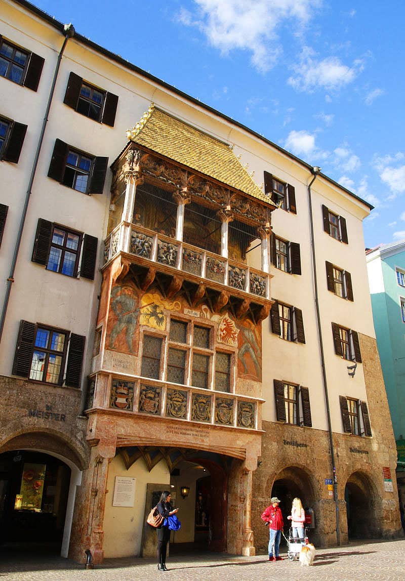 ಗೋಲ್ಡರ್ ರೂಫ್ ಕಟ್ಟಡ