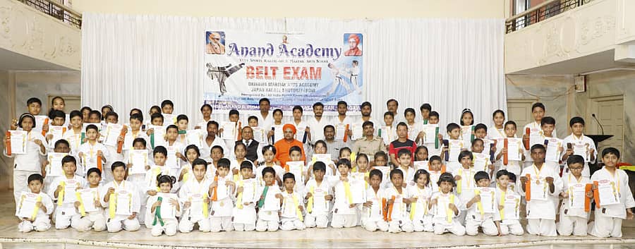 ಬೆಳಗಾವಿಯಲ್ಲಿ ಆನಂದ ಅಕಾಡೆಮಿ ವತಿಯಿಂದ ಕರಾಟೆ ಪಟುಗಳಿಗೆ ವಿವಿಧ ಬೆಲ್ಟ್‌ಗಳನ್ನು ವಿತರಿಸಲಾಯಿತು