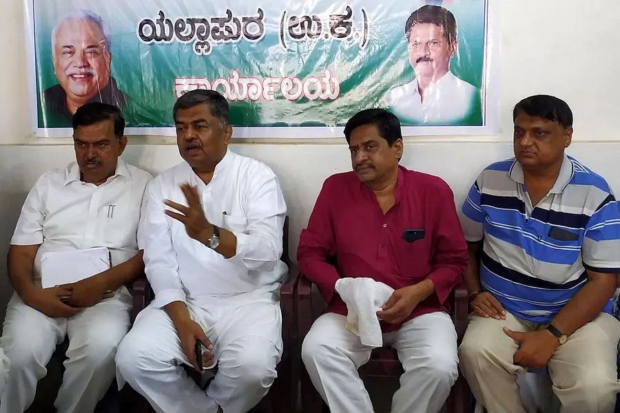 ಯಲ್ಲಾಪುರ ಪಟ್ಟಣದ ಕಾಂಗ್ರೆಸ್ ಕಾರ್ಯಾಲಯದಲ್ಲಿ ನಡೆಸಿದ ಸುದ್ದಿಗೋಷ್ಠಿಯಲ್ಲಿ ಬಿ ಕೆ ಹರಿಪ್ರಸಾದ ಮಾತನಾಡಿದರು
