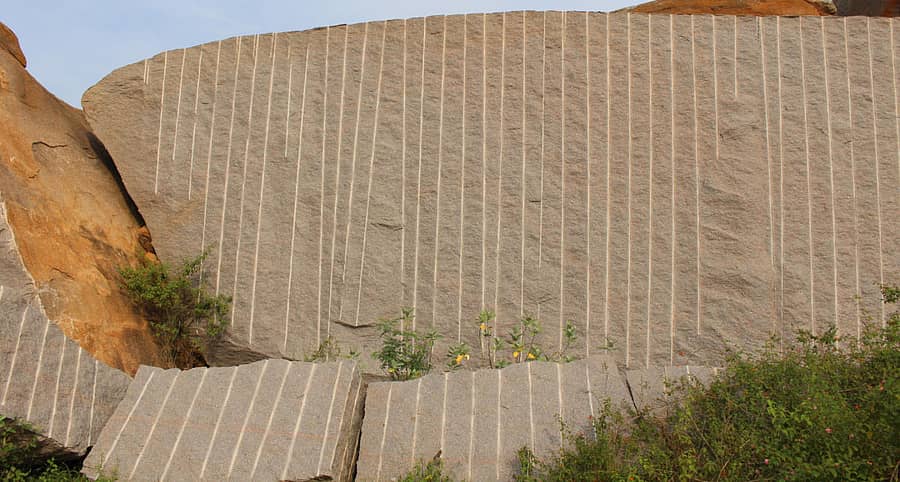 ಮಾಗಡಿ ವೀರಾಪುರ–ಪಾಲನಹಳ್ಳಿ ನಡುವೆ ನಡೆಯುತ್ತಿರುವ ಅಕ್ರಮ ಗಣಿಗಾರಿಕೆ.