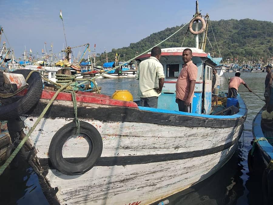 ಕಾರವಾರದ ಬೈತಖೋಲ್ ಬಂದರಿಗೆ ಮರಳಿದ ‘ಶ್ರೀ ಗುಡಿದೇವ’ ಮೀನುಗಾರಿಕಾ ದೋಣಿ