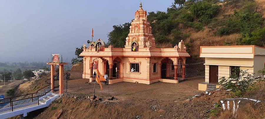 ಕಾಳಗಿ ತಾಲ್ಲೂಕಿನ ಕೋಡ್ಲಿ ಗುಡ್ಡದಲ್ಲಿ ನಿರ್ಮಿಸಿರುವ ಒಡೆಯ ಹನುಮಾನ ದೇವಸ್ಥಾನ