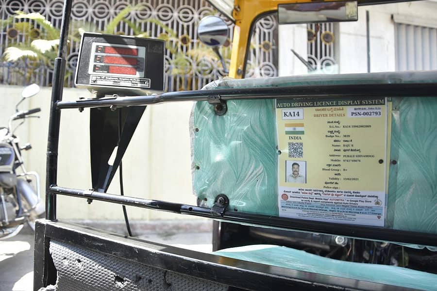 ಆಟೊದಲ್ಲಿ ಅಳವಡಿಸಿರುವ ಚಾಲನ ಪರವನಾಗಿ ಮಾಹಿತಿ ಪತ್ರ