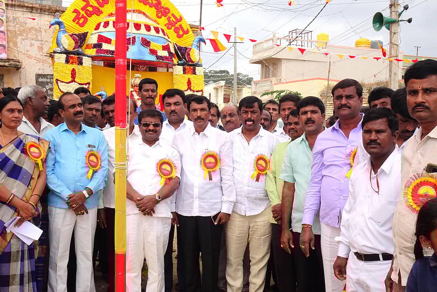 ಶಾಸಕ ನಿಸರ್ಗ ನಾರಾಯಣಸ್ವಾಮಿ ಕನ್ನಡ ಧ್ವಜರೋಹಣ ನೆರವೇರಿಸಿದರು