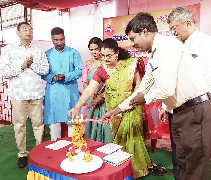 ಬೀದರ್ನ ಮಹಾಲಕ್ಷ್ಮೀ ಸಭಾಂಗಣದಲ್ಲಿ ಕದಂಬ ಕನ್ನಡ ಸಂಘದಿಂದ ಕುವೆಂಪು ಜನ್ಮ ದಿನದ ಪ್ರಯುಕ್ತ ಭಾನುವಾರ ಆಯೋಜಿಸಿದ್ದ ಸಾಹಿತ್ಯೋತ್ಸವವನ್ನು ಉಪನ್ಯಾಸಕ ರಾಮಚಂದ್ರ ಗಣಾಪೂರ ಉದ್ಘಾಟಿಸಿದರು