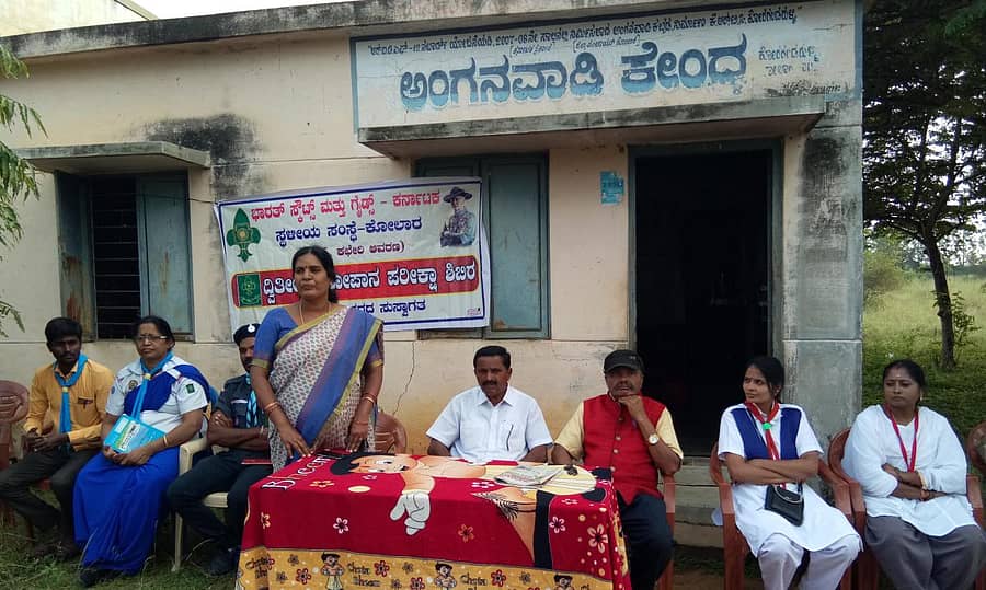 ಕೋಲಾರ ತಾಲ್ಲೂಕಿನ ಕೊರಗಂಡಹಳ್ಳಿ ಸರ್ಕಾರಿ ಶಾಲೆಯಲ್ಲಿ ಸೋಮವಾರ ನಡೆದ ದ್ವಿತೀಯ ಸೋಪಾನ್ ಪರೀಕ್ಷಾ ಶಿಬಿರದಲ್ಲಿ ಶಾಲೆ ಮುಖ್ಯ ಶಿಕ್ಷಕಿ ಸುನಂದಮ್ಮ ಮಾತನಾಡಿದರು.