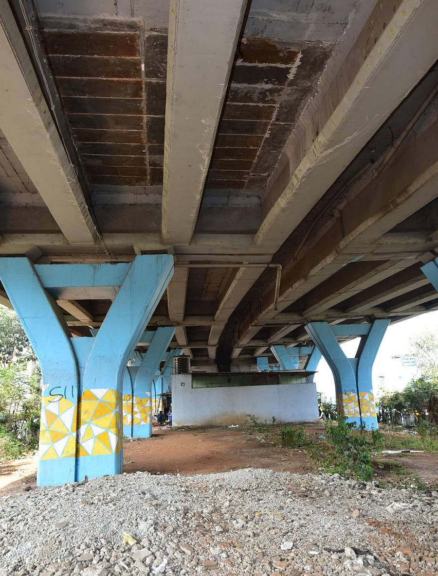 ಇತ್ತೀಚೆಗಷ್ಟೇ ದುರಸ್ತಿಯಾದ ಸುಮನಹಳ್ಳಿ ಮೇಲ್ಸೇತುವೆಯ ಭಾಗ -ಪ್ರಜಾವಾಣಿ ಚಿತ್ರ