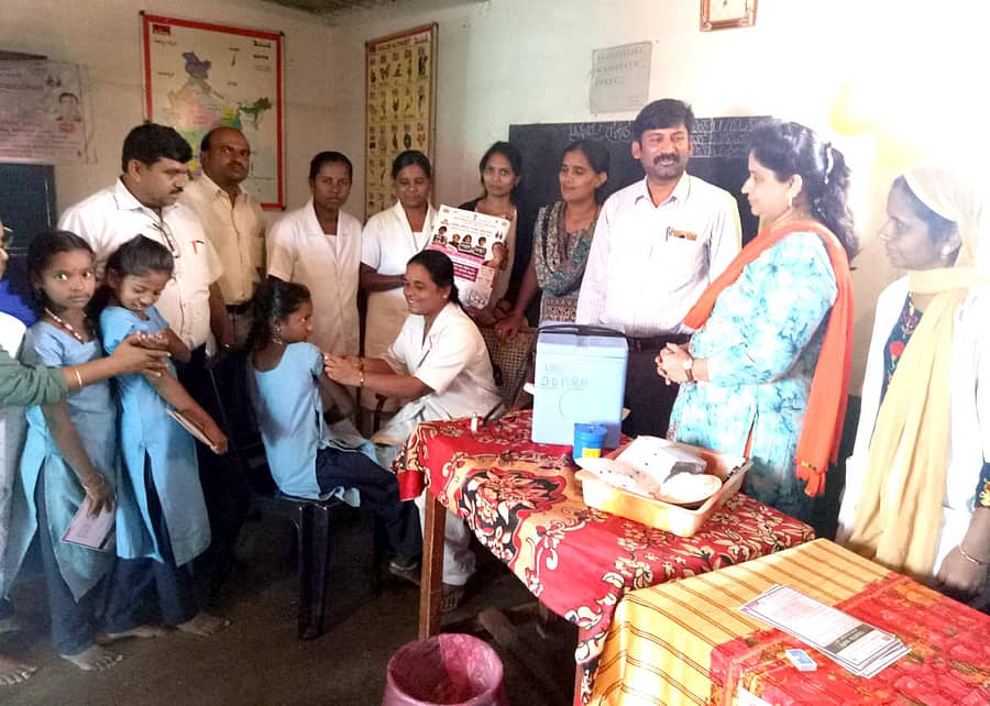 ವಿಶೇಷ ಶಾಲಾ ಲಸಿಕಾ ಅಭಿಯಾನದಲ್ಲಿ ಮಕ್ಕಳಿಗೆ ಲಸಿಕೆ ಹಾಕಲಾಯಿತು
