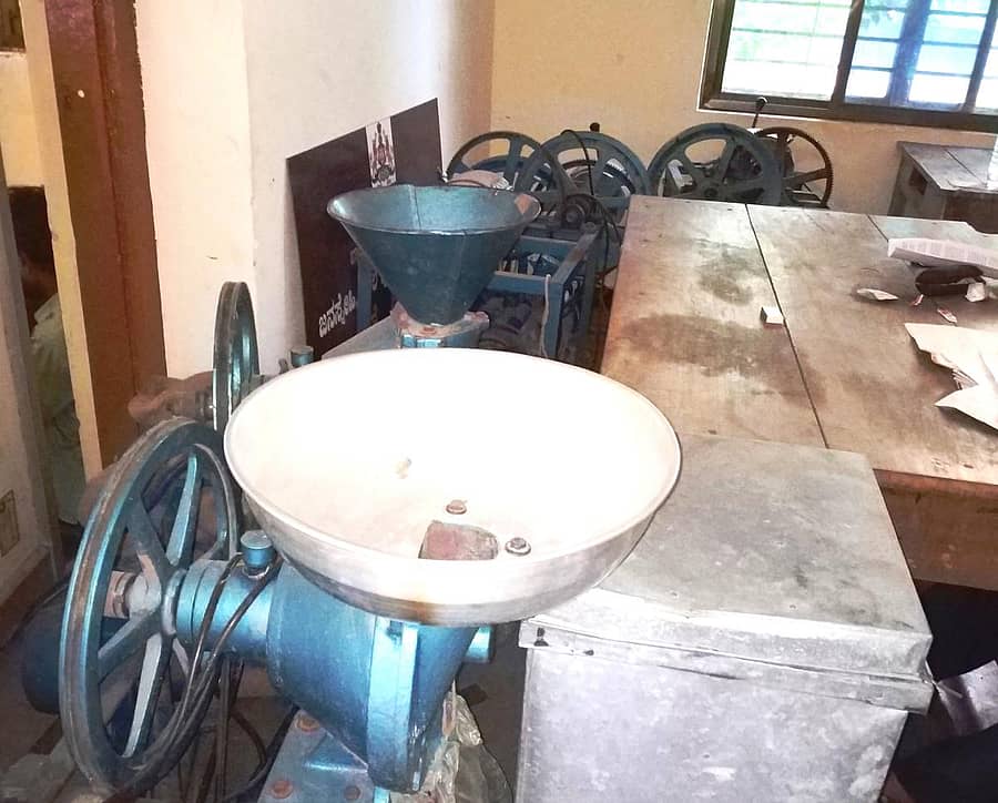 ಜಮಖಂಡಿಯಲ್ಲಿ ಪೊಲೀಸರು ವಶಪಡಿಸಿಕೊಂಡಿರುವ ಮಾವಾ ತಯಾರಿಕೆಗೆ ಬಳಸುತ್ತಿದ್ದ ಯಂತ್ರಗಳು