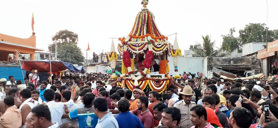 ಅಫಜಲಪುರ ತಾಲ್ಲೂಕಿನ ದೇವಲ ಗಾಣಗಾಪುರದ ದತ್ತ ದೇವಸ್ಥಾನದ ಆವರಣದಲ್ಲಿ ಗುರುವಾರ ರಥೋತ್ಸವ ಜರುಗಿತು