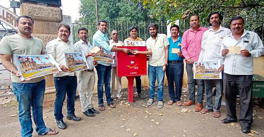 ಚಿತ್ರನಗರಿಯನ್ನು ಮೈಸೂರಿನಲ್ಲೇ ಸ್ಥಾಪಿಸಬೇಕು ಎಂದು ಒತ್ತಾಯಿಸಿ ವಿಷ್ಣುವರ್ಧನ್ ಅಭಿಮಾನಿಗಳ ಬಳಗ ಹಾಗೂ ಪಾತಿ ಫೌಂಡೇಷನ್ ವತಿಯಿಂದ ಮೈಸೂರಿನಲ್ಲಿ ಗುರುವಾರ ಪತ್ರ ಚಳವಳಿ ನಡೆಯಿತು.