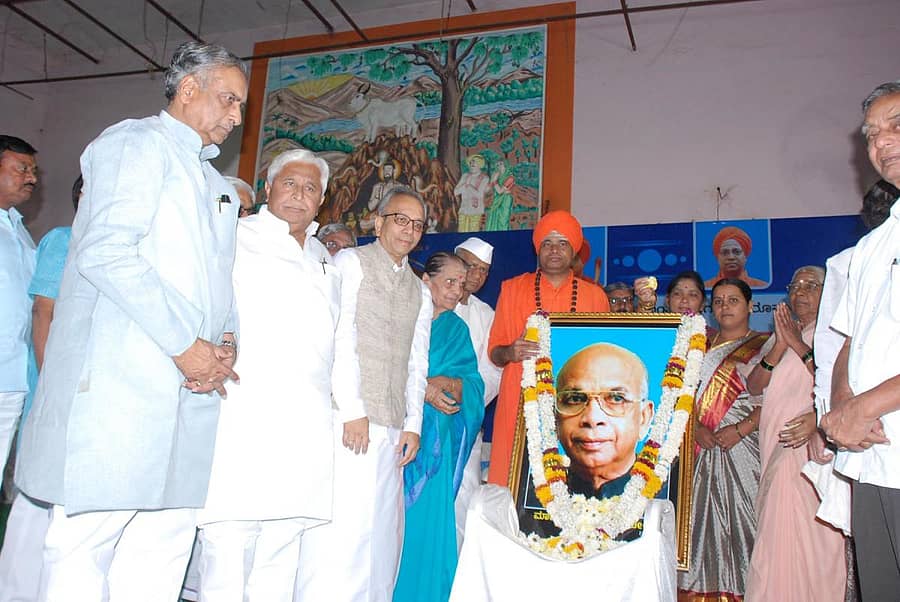 ಗದುಗಿನಲ್ಲಿ ಗುರುವಾರ ನಡೆದ ಜೆ.ಎಚ್. ಪಟೇಲರ ಪುಣ್ಯಸ್ಮರಣೋತ್ಸವ ಕಾರ್ಯಕ್ರಮದಲ್ಲಿ ವಿಧಾನ ಪರಿಷತ್‌ ಸದಸ್ಯ ಬಸವರಾಜ ಹೊರಟ್ಟಿ, ಶಾಸಕ ಎಚ್‌.ಕೆ ಪಾಟೀಲ, ಜೆ.ಎಚ್. ಪಟೇಲ್‌ ಅವರ ಪುತ್ರ ಮಹಿಮಾ ಪಟೇಲ್, ಮಾಜಿ ಸಚಿವೆ ಲೀಲಾವತಿ ಆರ್. ಪ್ರಸಾದ್, ಮಾಜಿ ಸಚಿವ ಎಸ್‌.ಎಸ್‌ ಪಾಟೀಲ, ಶಾಂತಲಿಂಗ ಸ್ವಾಮೀಜಿ ಇದ್ದರು