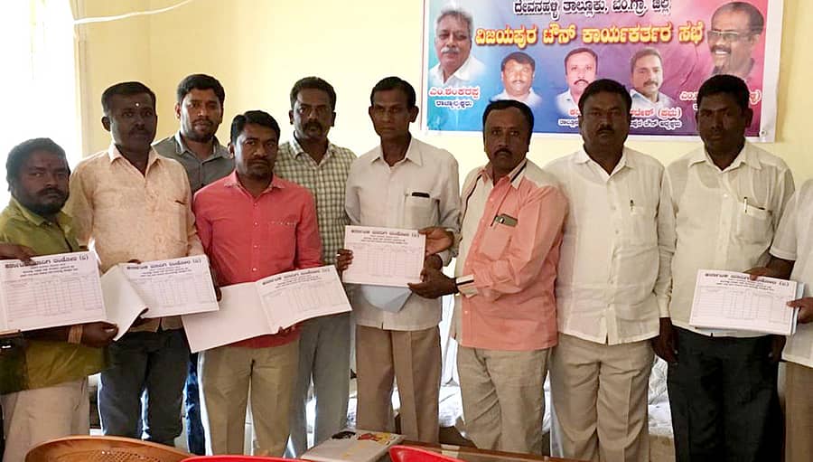 ವಿಜಯಪುರ ಪ್ರವಾಸಿಮಂದಿರದಲ್ಲಿ ಕರ್ನಾಟಕ ಮಾದಿಗ ದಂಡೋರ ಮಾದಿಗ ಮೀಸಲಾತಿ ಹೋರಾಟ ಸಮಿತಿಯ ವತಿಯಿಂದ ಆಯೋಜಿಸಿದ್ದ ಜಾತಿ ಜನಗಣತಿಗೆ ಮುಖಂಡ ಚಂದೇನಹಳ್ಳಿ ಮುನಿಯಪ್ಪ ಚಾಲನೆ ನೀಡಿದರು