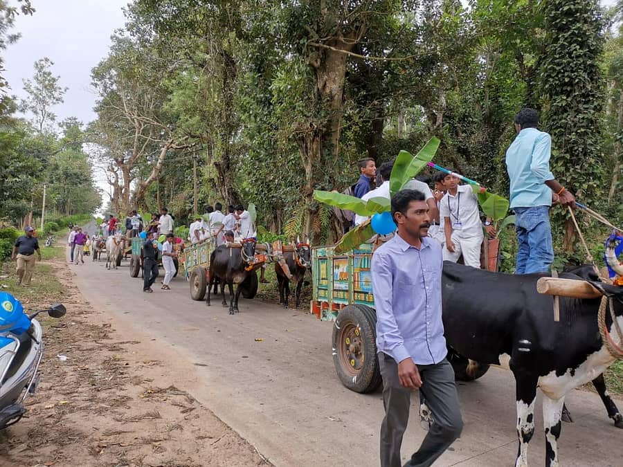 ಶನಿವಾರಸಂತೆ ಸಮೀಪದ ಅಂಕನಹಳ್ಳಿ ಗ್ರಾಮದ ಸರ್ಕಾರಿ ಪ್ರೌಢಶಾಲೆಯ ನಿರ್ಮಲಾ ಇಕೊ ಕ್ಲಬ್, ರೋಟರಿ ಇಂಟರ್ ಆ್ಯಕ್ಟ್ ,ಗ್ರಾಹಕರ ಕ್ಲಬ್,ಅರಣ್ಯ ಇಲಾಖೆ ಸಹಭಾಗಿತ್ವದಲ್ಲಿ ಶಿಕ್ಷಕರ ಮಾರ್ಗದರ್ಶನದಲ್ಲಿ ವಿದ್ಯಾರ್ಥಿಗಳು ಗಂಗಾವರ ಅರಣ್ಯಕ್ಕೆ ಎತ್ತಿನಗಾಡಿ ಜಾಥಾದಲ್ಲಿ ಸಾಗಿದರು