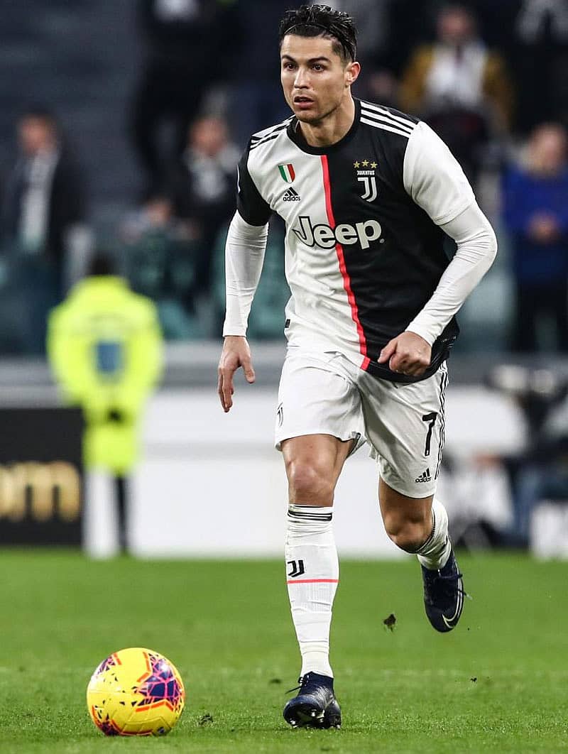 ಕ್ರಿಸ್ಟಿಯಾನೊ ರೊನಾಲ್ಡೊ ಚೆಂಡಿನೊಂದಿಗೆ ಮುನ್ನುಗ್ಗಿದ ಕ್ಷಣ –ಎಎಫ್‌ಪಿ ಚಿತ್ರ