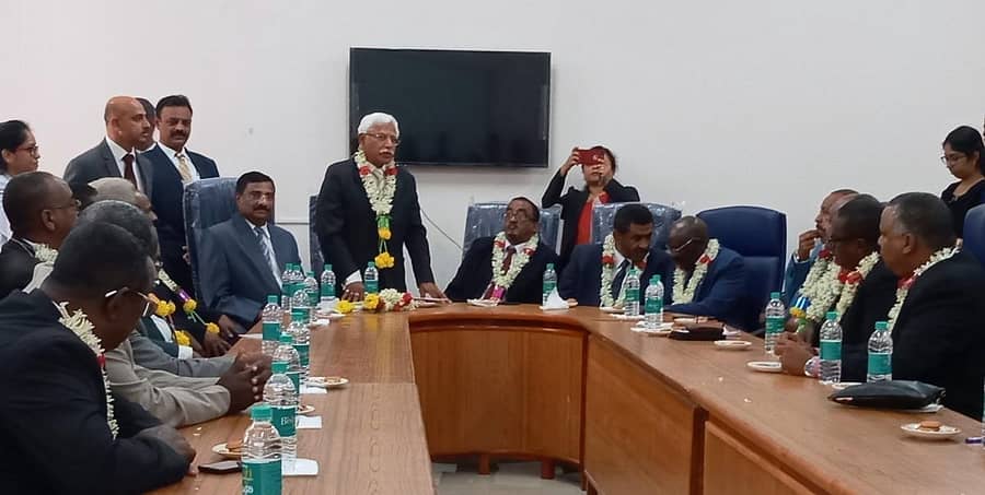 ಸುಡಾನ್ ನ್ಯಾಯಾಧೀಶರ ನಿಯೋಗಕ್ಕೆ ಹಿರಿಯ ವಕೀಲರಾದ ಕೆ.ಸೂರ್ಯನಾರಾಯಣ ಅವರು ಭಾರತೀಯ ಪ್ರಜಾತಂತ್ರ ವ್ಯವಸ್ಥೆಯ ಬಗ್ಗೆ ತಿಳಿಸಿದರು.