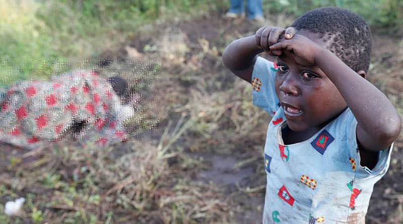 ಕಾಂಗೊದ ಬೇನಿ ನಗರದ ಬಳಿ 2018ರ ಡಿಸೆಂಬರ್‌ 7ರಂದು ನಾಲ್ವರು ಮಹಿಳೆಯರನ್ನು ಹತ್ಯೆ ಮಾಡಲಾಗಿತ್ತು. ಆ ಸಂದರ್ಭ ಮಗುವೊಂದು ತಾಯಿಯ ಮೃತದೇಹದ ಎದುರು ಅಳುತ್ತಿರುವ ದೃಶ್ಯ. ಸಾಂದರ್ಭಿಕ ಚಿತ್ರ (ರಾಯಿಟರ್ಸ್‌)