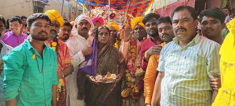 ಅಫಜಲಪುರ ತಾಲ್ಲೂಕಿನ ಶಿರವಾಳ ಗ್ರಾಮದಲ್ಲಿ ಬುಧವಾರ ವೀರ ಸಂಗಮೇಶ್ವರ ಪಲ್ಲಕ್ಕಿ ಉತ್ಸವ ಜರುಗಿತು