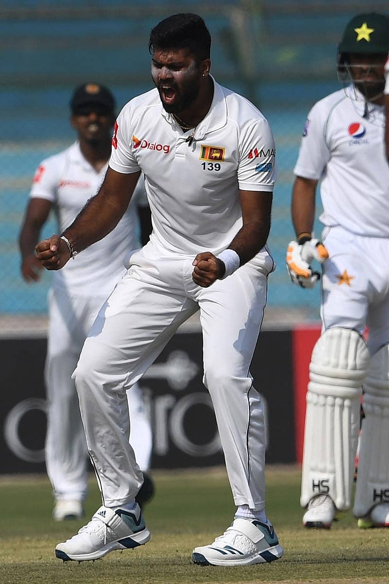 ಪಾಕಿಸ್ತಾನದ ಅಬಿದ್ ಅಲಿ ವಿಕೆಟ್ ಉರುಳಿಸಿದ ಬಳಿಕ ಶ್ರೀಲಂಕಾದ ಲಾಹಿರು ಕುಮಾರ ಸಂಭ್ರಮಿಸಿದರು –ಎಎಫ್ಪಿ ಚಿತ್ರ