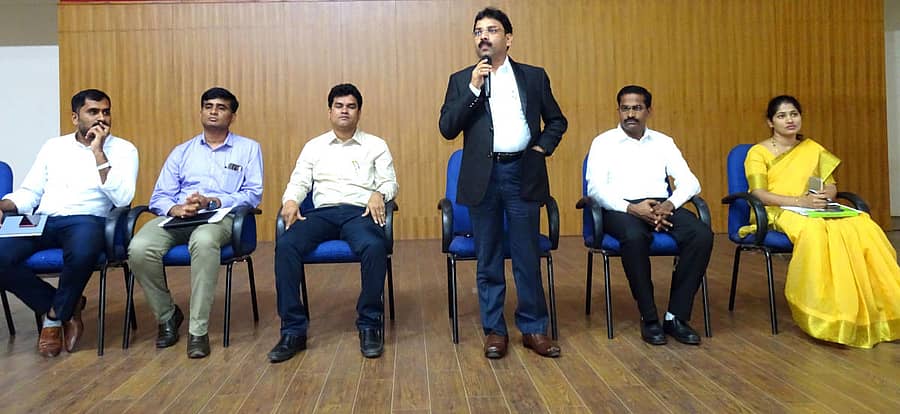 ಕಾರ್ಯಾಗಾರದಲ್ಲಿ ಜಿಲ್ಲಾಧಿಕಾರಿ ಪಿ.ಎನ್.ರವೀಂದ್ರ ಮಾತನಾಡಿದರು