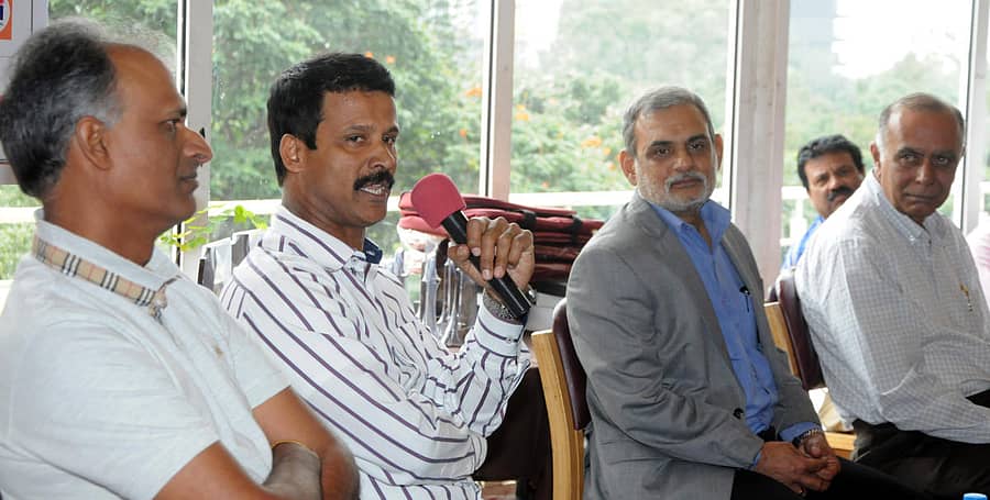 ಸಂತೋಷ್ ಮೆನನ್