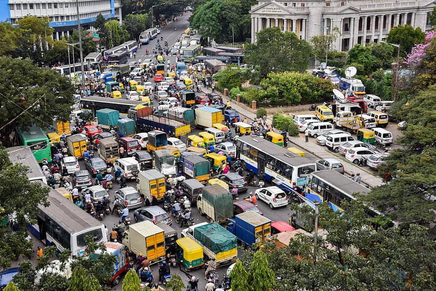 ನಗರದಲ್ಲಿ ಗುರುವಾರ ಜೆ.ಸಿ. ರಸ್ತೆಯಲ್ಲಿ ವಾಹನ ದಟ್ಟಣೆ ಕಂಡುಬಂತು –ಎಂ.ಎಸ್. ಮಂಜುನಾಥ್