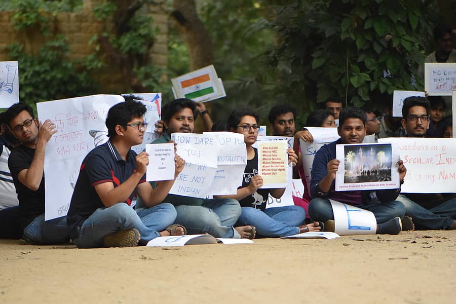 ವಿದ್ಯಾರ್ಥಿಗಳು ಗುರುವಾರ ಪ್ರತಿಭಟನೆ ನಡೆಸಿದರು.