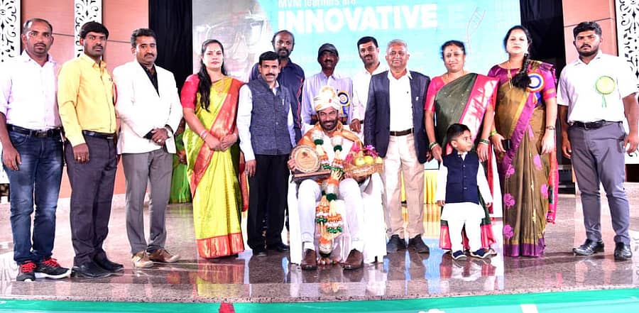 ಶಾಲಾ ಆಡಳಿತ ಮಂಡಳಿ ವತಿಯಿಂದ ಆರ್ಜುನ್ ದೇವಯ್ಯ ಅರನ್ನು ಸನ್ಮಾನಿಸಲಾಯಿತು