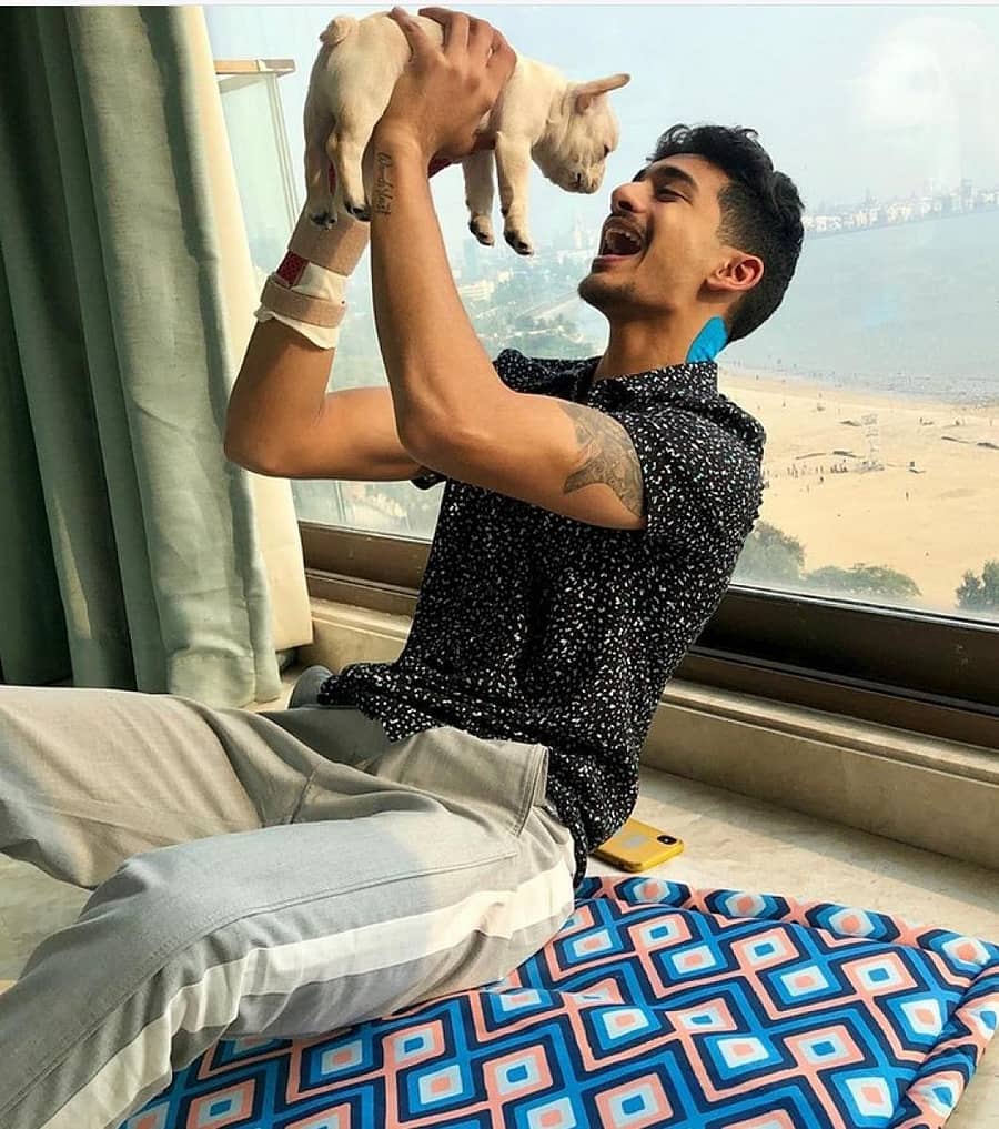 ತಮ್ಮ ಮುದ್ದಿನ ನಾಯಿಮರಿಯೊಂದಿಗೆ ಆರ್ಯಮನ್ ಬಿರ್ಲಾ –ಇನ್ಸ್ಟಾಗ್ರಾಮ್ ಚಿತ್ರ