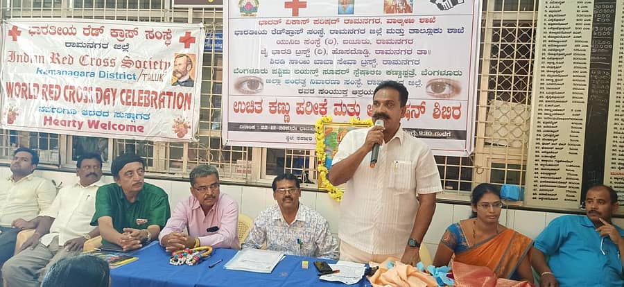 ಭಾನುವಾರ ಉಚಿತ ಕಣ್ಣು ಪರೀಕ್ಷೆ ಮತ್ತು ಶಸ್ತ್ರಚಿಕಿತ್ಸಾ ಶಿಬಿರ ಹಾಗೂ ಯುನಿಟಿ ಸಂಸ್ಥೆಯ ಉದ್ಘಾಟನಾ ಕಾರ್ಯಕ್ರಮದಲ್ಲಿ ಹಿರಿಯ ಮುಖಂಡ ಎಸ್.ಟಿ. ಕಾಂತರಾಜ್ ಪಟೇಲ್ ಮಾತನಾಡಿದರು