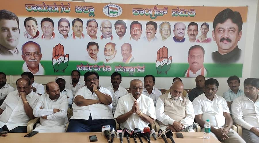 ಭಾನುವಾರ ಜಿಲ್ಲಾ ಕಾಂಗ್ರೆಸ್ ಕಚೇರಿಯಲ್ಲಿ ಸುದ್ದಿಗೋಷ್ಠಿಯಲ್ಲಿ ಕೆಪಿಸಿಸಿ ಪ್ರಧಾನ ಕಾರ್ಯದರ್ಶಿ ಸೈಯದ್ ಜಿಯಾವುಲ್ಲಾ ಮಾತನಾಡಿದರು