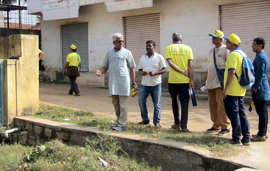 ಮೈಸೂರು ತಾಲ್ಲೂಕಿನ ಬೆಳವಾಡಿ ಗ್ರಾಮದಲ್ಲಿ ನೀರು ಪೋಲಾಗುತ್ತಿರುವುದನ್ನು ಡಾ.ಆರ್‌.ಬಾಲಸುಬ್ರಹ್ಮಣ್ಯಂ ಗಮನಿಸಿದರು