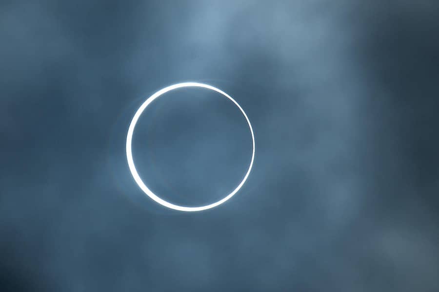 ಗುಂಡ್ಲುಪೇಟೆ ತಾಲ್ಲೂಕಿನ ಮಂಗಲ ಗ್ರಾಮದಲ್ಲಿ ಸೆರೆಯಾದ ಕಂಕಣ ಸೂರ್ಯಗ್ರಹಣ ಚಿತ್ರ: ಆರ್.ಕೆ.ಮಧು