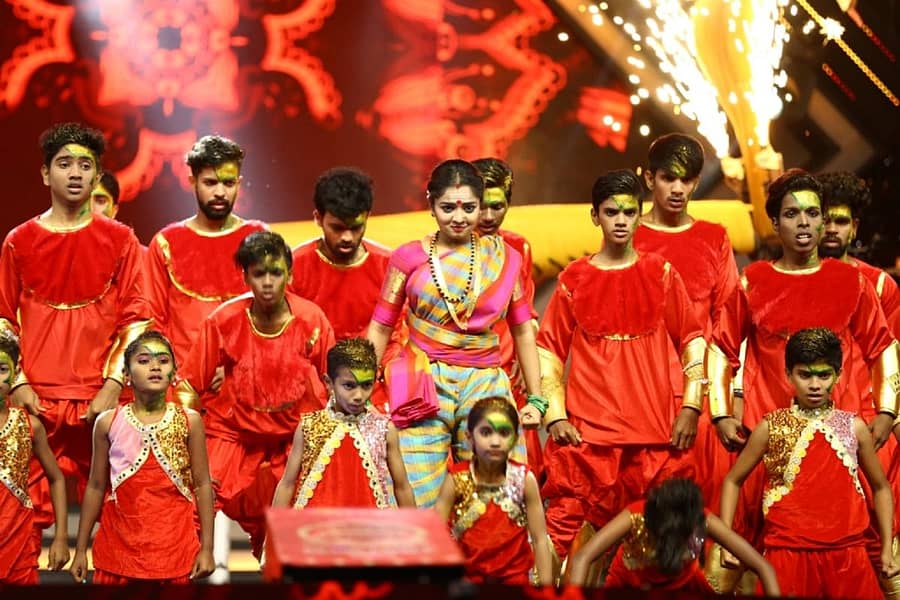 ಡಾನ್ಸ್ ಕರ್ನಾಟಕ ಡಾನ್ಸ್ ಎರಡನೇ ಆವೃತ್ತಿಯ ಗ್ರಾಂಡ್ ಪಿನಾಲೆಯಲ್ಲಿನ ನೃತ್ಯದ ರಂಗು