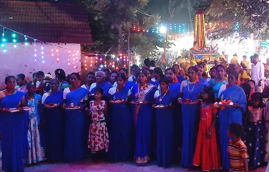 ಖಾಜಿಹೊಸಹಳ್ಳಿ ಗ್ರಾಮದಲ್ಲಿ ನಡೆದ ಕೋರೆಗಾಂವ್ ವಿಜಯೋತ್ಸವ ಕಾರ್ಯಕ್ರಮದಲ್ಲಿ ಮಹಿಳೆಯರು ತಂಬಿಟ್ಟು ದೀಪ ಹೊತ್ತು ಮೆರವಣಿಗೆ ಮಾಡಿದರು