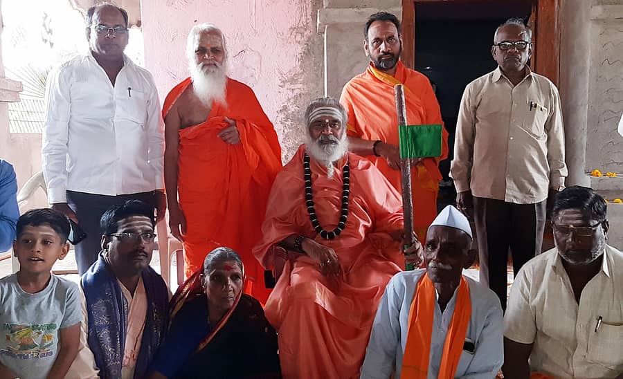 ಬೀದರ್ನ ನೌಬಾದ್ ಬಳಿಯ ಪುಣ್ಯಾಶ್ರಮದಲ್ಲಿ ನಿರ್ಮಾಣವಾಗುತ್ತಿರುವ ರೇಣುಕಾಚಾರ್ಯರ ದೇವಸ್ಥಾನಕ್ಕೆ ಭೇಟಿ ನೀಡಿದ ಬಾಳೆಹೊನ್ನೂರಿನ ರಂಭಾಪುರಿ ಪೀಠದ ವೀರಸೋಮೇಶ್ವರ ರಾಜದೇಶಿಕೇಂದ್ರ ಶಿವಾಚಾರ್ಯರು