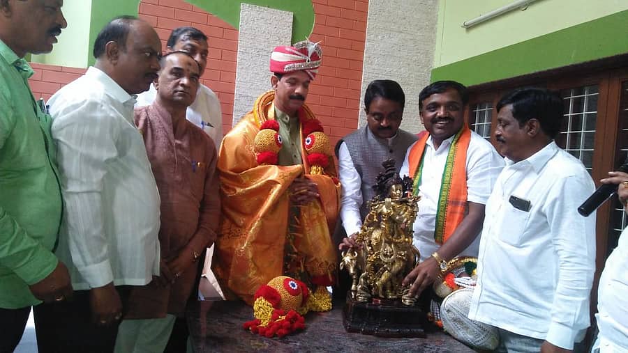 ನಳಿನ್ ಕುಮಾರ್ ಕಟೀಲು ಅವರನ್ನು ಅಭಿನಂದಿಸಲಾಯಿತು.