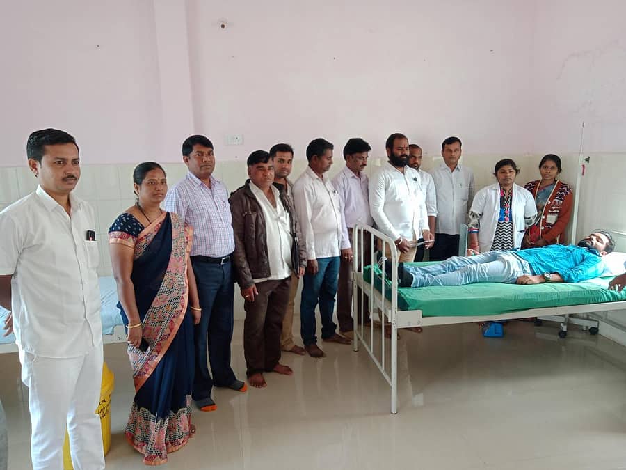 ಕಮಲನಗರದಲ್ಲಿ ಶನಿವಾರ ನಡೆದ ಉಚಿತ ರಕ್ತದಾನ ಶಿಬಿರಕ್ಕೆ ಆಡಳಿತಾಧಿಕಾರಿ ಡಾ.ಅನೀಲಕುಮಾರ ರಾಯಪಳ್ಳಿ ಚಾಲನೆ ನೀಡಿ ಮಾತನಾಡಿದರು