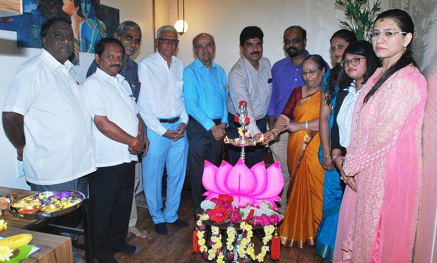 ಹುಬ್ಬಳ್ಳಿಯಲ್ಲಿ ಶನಿವಾರ ಆರಂಭವಾದ ನೆಮ್ಮದಿ ಕೇಂದ್ರವನ್ನು ಧಾರವಾಡದ ಡಿಮ್ಹಾನ್ಸ್‌ ನಿರ್ದೇಶಕ ಡಾ. ಮಹೇಶ ದೇಸಾಯಿ ಉದ್ಘಾಟಿಸಿದರು