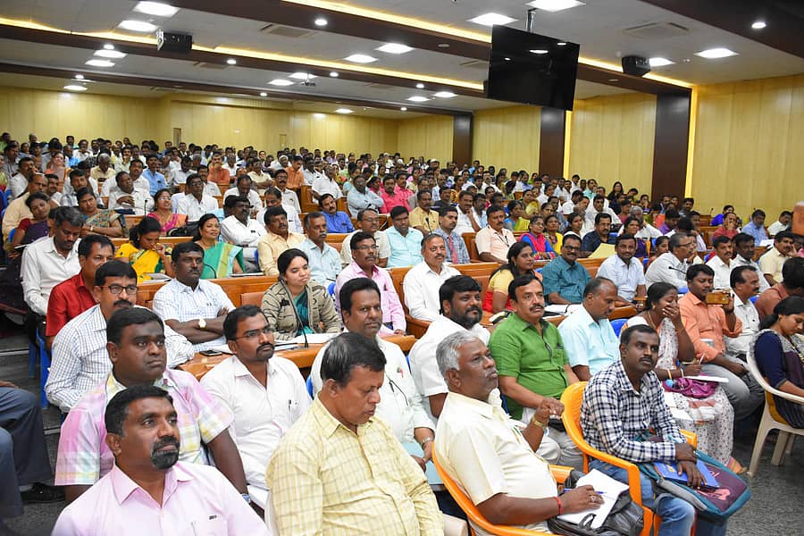 ಸಭೆಯಲ್ಲಿ ಹಾಜರಿದ್ದ ಮುಖ್ಯ ಶಿಕ್ಷಕರು ಹಾಗೂ ವಸತಿ ನಿಲಯಗಳ ಮೇಲ್ವಿಚಾರಕರು