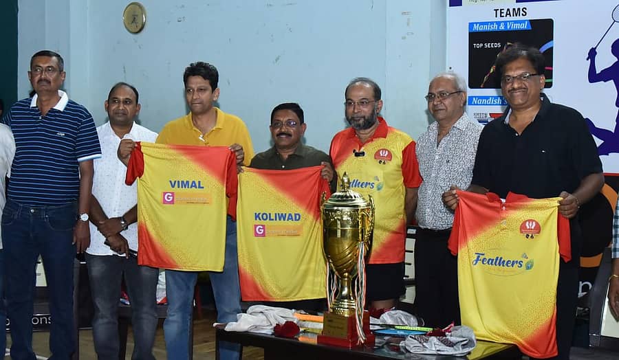 ವಿಧಾನ ಪರಿಷತ್‌ ಸದಸ್ಯ ಪ್ರದೀಪ ಶೆಟ್ಟರ್‌ ಹುಬ್ಬಳ್ಳಿಯಲ್ಲಿ ಶನಿವಾರ ಜಿಪಿಎಲ್‌ ಬ್ಯಾಡ್ಮಿಂಟನ್‌ ಟೂರ್ನಿಯ ಪೋಷಾಕು ಅನಾವರಣಗೊಳಿಸಿದರು