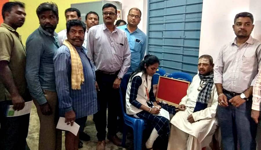 ವಿಜಯಪುರದ ಶಹರಿ ರೋಜ್‌ಗಾರ್ ಯೋಜನಾ ಕಟ್ಟಡದಲ್ಲಿ ಆಯೋಜಿಸಿದ್ದ ಉಚಿತ ನೇತ್ರ ತಪಾಸಣಾ ಶಿಬಿರಕ್ಕೆ ಪುರಸಭಾ ಮುಖ್ಯಾಧಿಕಾರಿ ಎ.ಬಿ.ಪ್ರದೀಪ್ ಕುಮಾರ್ ಚಾಲನೆ ನೀಡಿದರು