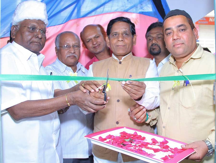 ಬೀದರ್ನಲ್ಲಿ ಭಾನುವಾರ ಬೀದರ್ ಪ್ರಗತಿ ಸೌಹಾರ್ದ ಸಹಕಾರಿಯ ನೂತನ ಕಚೇರಿಗೆ ರಾಜ್ಯ ಸೌಹಾರ್ದ ಸಂಯುಕ್ತ ಸಹಕಾರಿಯ ನಿರ್ದೇಶಕ ಗುರುನಾಥ ಜಾಂತಿಕರ್ ಚಾಲನೆ ನೀಡಿದರು