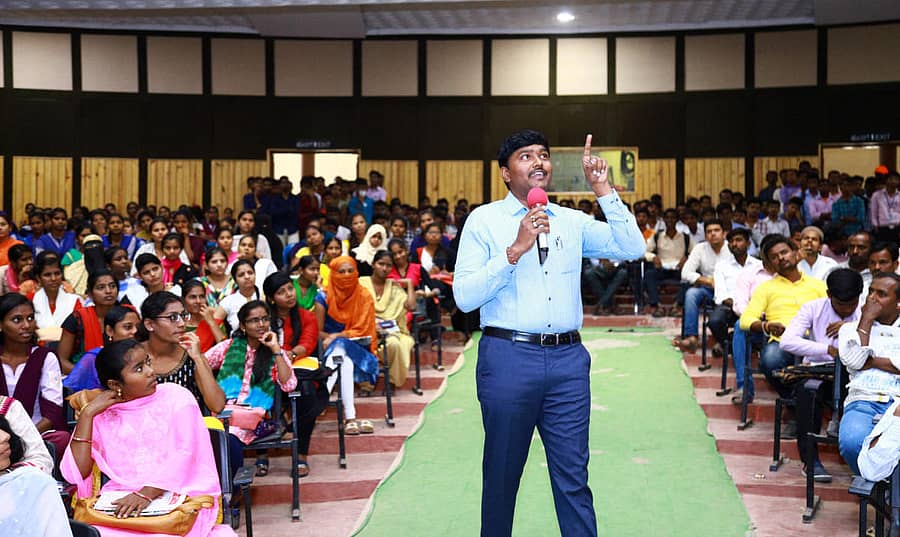 ರಾಯಚೂರು ಉಪವಿಭಾಗಾಧಿಕಾರಿ ಸಂತೋಷಕುಮಾರ್‌ ಎಸ್‌.ಕೆ.