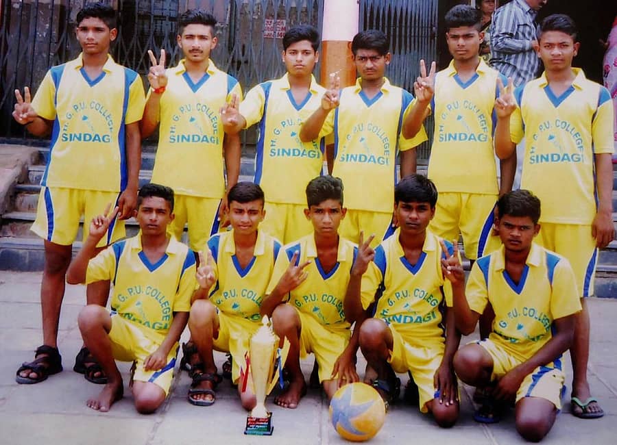 ರಾಜ್ಯ, ರಾಷ್ಟ್ರಮಟ್ಟದ ವಾಲಿಬಾಲ್ ಟೂರ್ನಿಯಲ್ಲಿ ಮಿಂಚಿದ ಸಿಂದಗಿ ಪಟ್ಟಣದ ಎಚ್.ಜಿ.ಬಾಲಕರ ಪ್ರೌಢಶಾಲೆ ತಂಡ