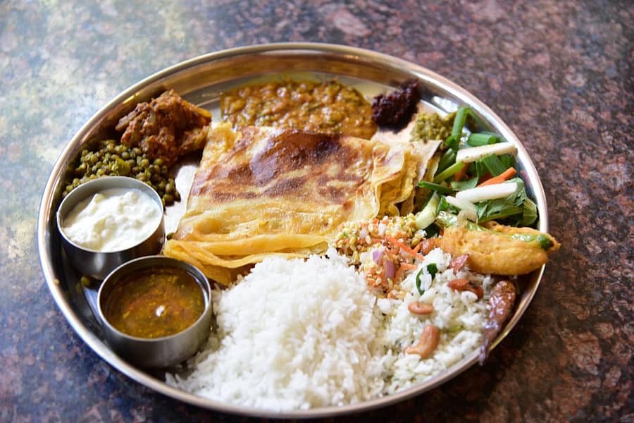 ಹಂಪಿಯ ಹೋಳಿಗೆ ಊಟ