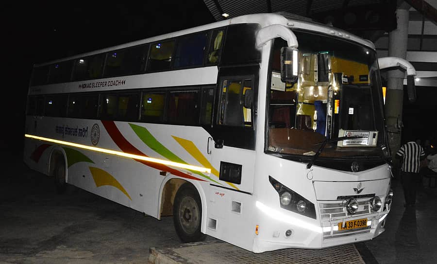 ಯಾದಗಿರಿಯಿಂದ ಬೆಂಗಳೂರಿಗೆ ತೆರಳುವ ಸಾರಿಗೆ ಬಸ್‌ಗೆ ಫಾಸ್ಟ್‌ಟ್ಯಾಗ್‌ ಆಳವಡಿಸಿರುವುದು