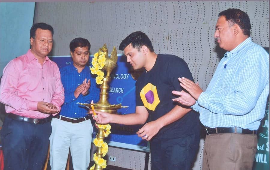 ದಾವಣಗೆರೆಯ ಬಾಪೂಜಿ ಅಕಾಡೆಮಿ ಆಫ್ ಮ್ಯಾನೇಜ್ಮೆಂಟ್ ಟೆಕ್ನಾಲಾಜಿಯಲ್ಲಿ ಬುಧವಾರ ಹಮ್ಮಿಕೊಂಡಿದ್ದ ತಂತ್ರಜ್ಞಾನ ಉನ್ನತೀಕರಣ ಕಾರ್ಯಾಗಾರವನ್ನು ಬೆಂಗಳೂರಿನ ಐಬಿಸಿ ಮಿಡಿಯಾ ಮುಖ್ಯ ಕಾರ್ಯನಿರ್ವಹಣಾಧಿಕಾರಿ ರಘು ಮೋಹನ್ ಉದ್ಘಾಟಿಸಿದರು