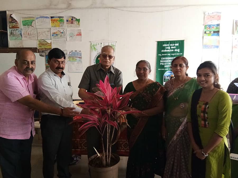 ಬೆಳಗಾವಿಯ ಡಾ.ಸ.ಜ. ನಾಗಲೋಟಿಮಠ ವಿಜ್ಞಾನ ಕೇಂದ್ರದಲ್ಲಿ ಈಚೆಗೆ ಪ್ರೌಢಶಾಲಾ ಶಿಕ್ಷಕರಿಗೆ ಆಯೋಜಿಸಿದ್ದ ಇಕೊ ಕ್ಲಬ್ ಜಾಗೃತಿ ಕಾರ್ಯಾಗಾರವನ್ನು ಸಹಾಯಕ ಅರಣ್ಯ ಸಂರಕ್ಷಣಾಧಿಕಾರಿ ಶ್ರೀಕಾಂತ ಕಣದಾಳೆ, ಪ್ರೊ.ಜಿ.ಕೆ. ಖಡಬಡಿ ಉದ್ಘಾಟಿಸಿದರು