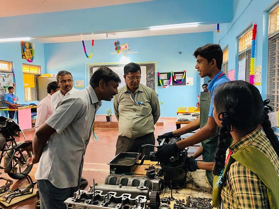 ಕೋಲಾರ ತಾಲ್ಲೂಕಿನ ನರಸಾಪುರ ಕೆಪಿಎಸ್ ಶಾಲೆಯಲ್ಲಿ ಬುಧವಾರ ವಿಜ್ಞಾನ ವಸ್ತು ಪ್ರದರ್ಶನ ನಡೆಯಿತು.